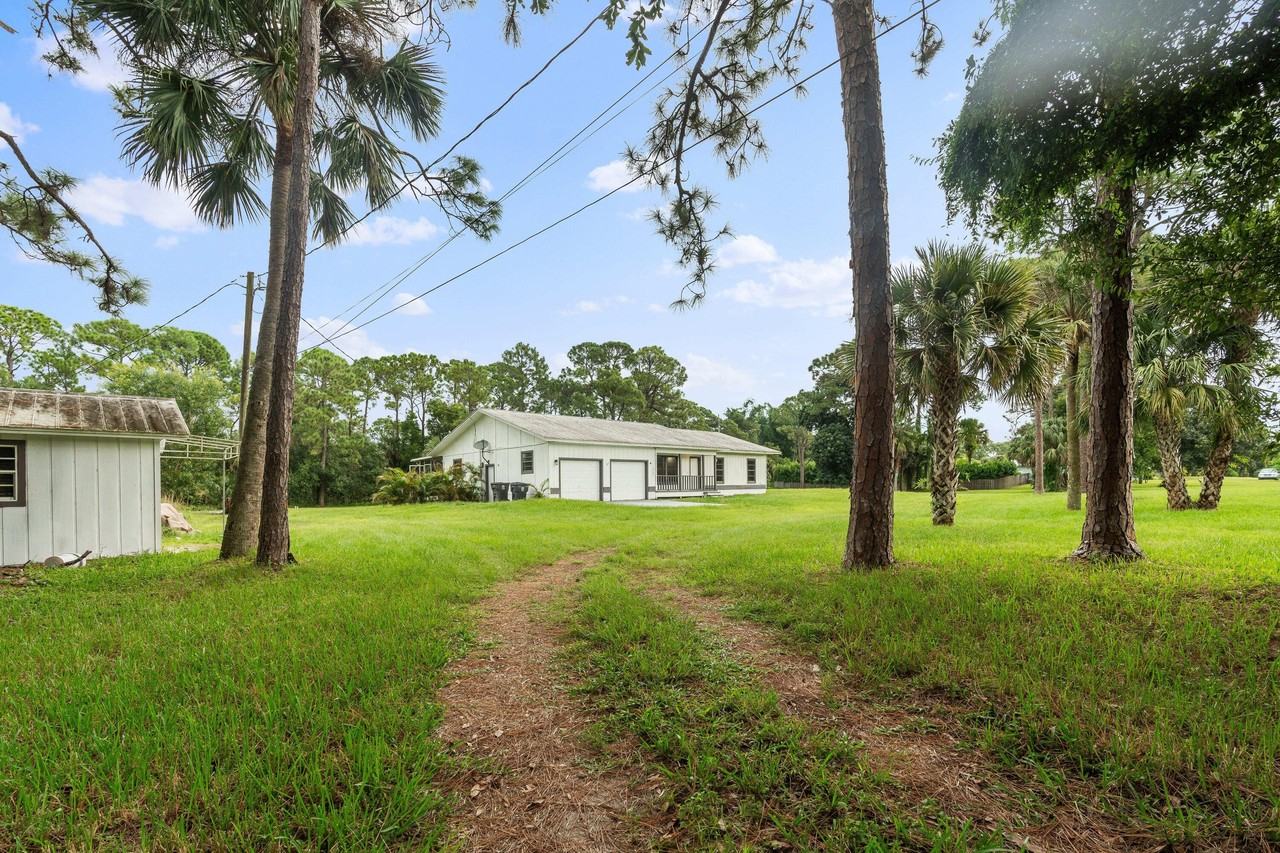 9949 154th Rd N - Photo 3 of 34
