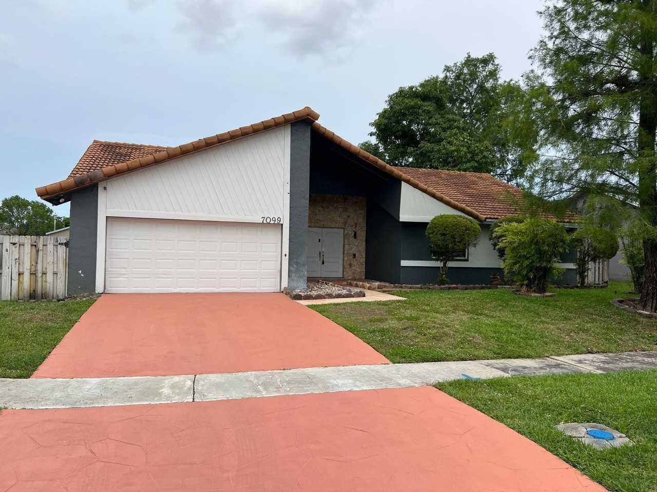 7099 Nw 48th Ct - Photo 2 of 26