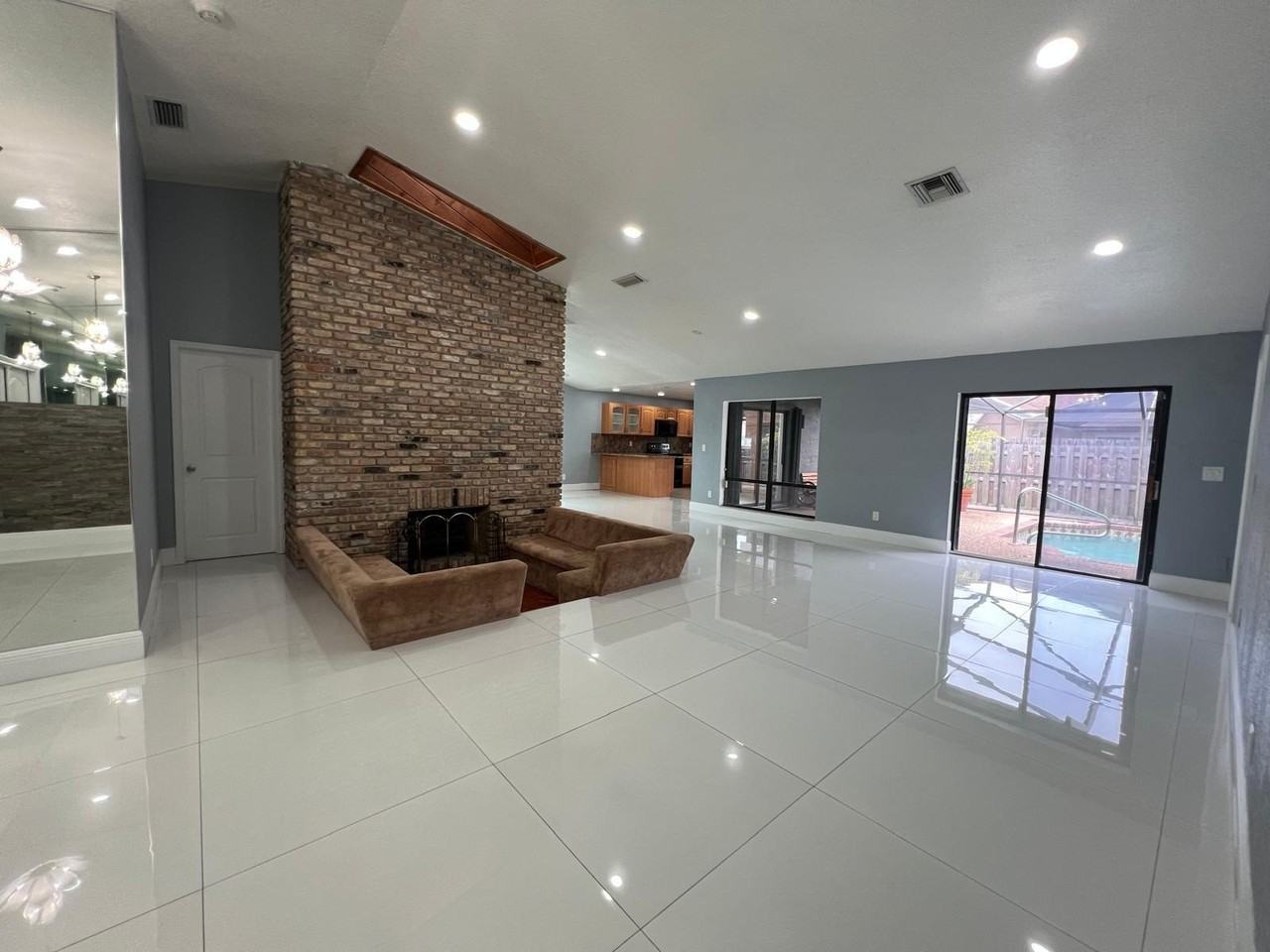 7099 Nw 48th Ct - Photo 4 of 26