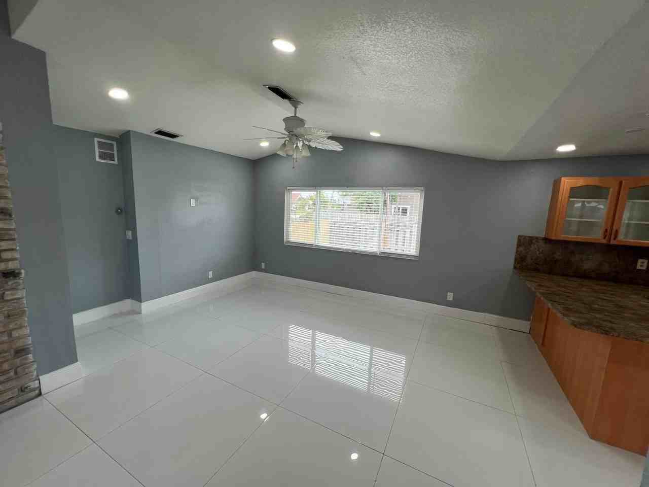 7099 Nw 48th Ct - Photo 6 of 26