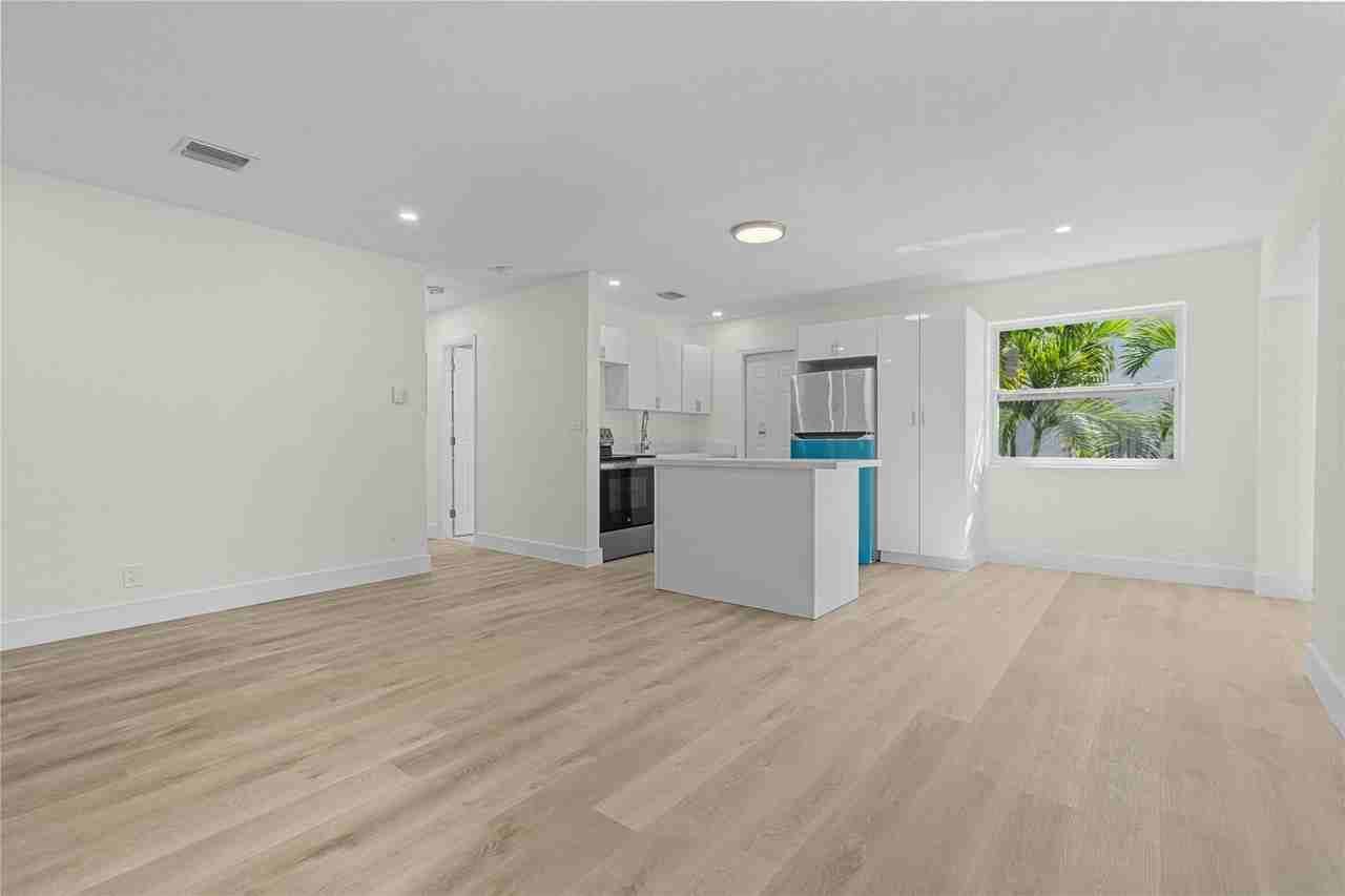 2941 Nw 11th Ct - Photo 2 of 41