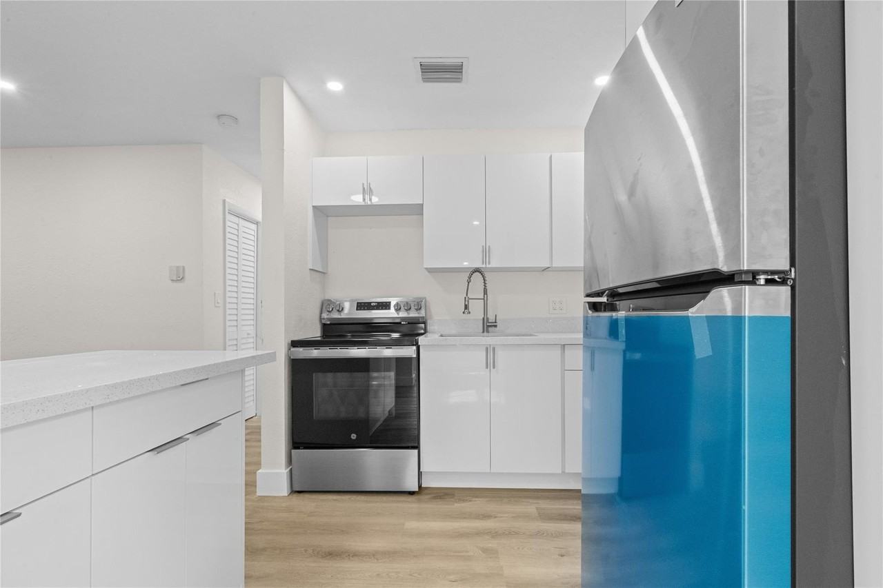 2941 Nw 11th Ct - Photo 3 of 41