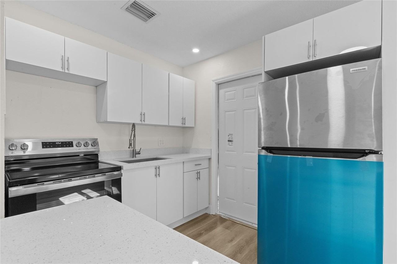 2941 Nw 11th Ct - Photo 4 of 41