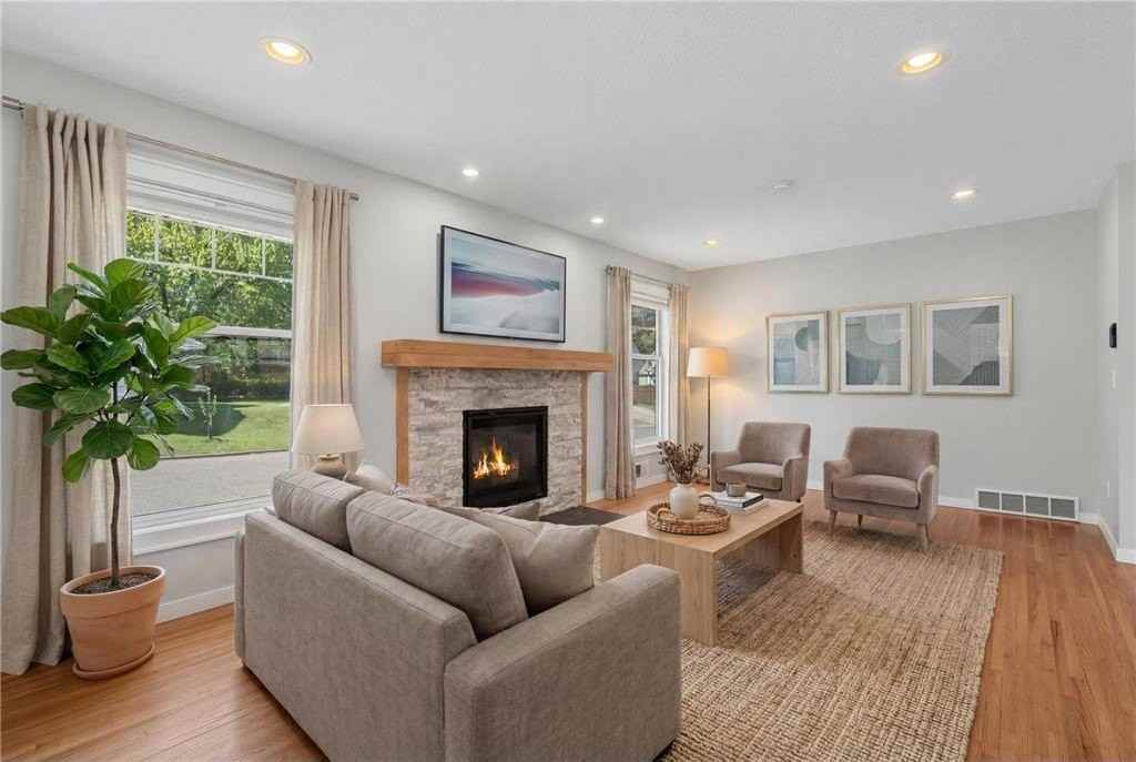 3100 W 55th St - Photo 4 of 32