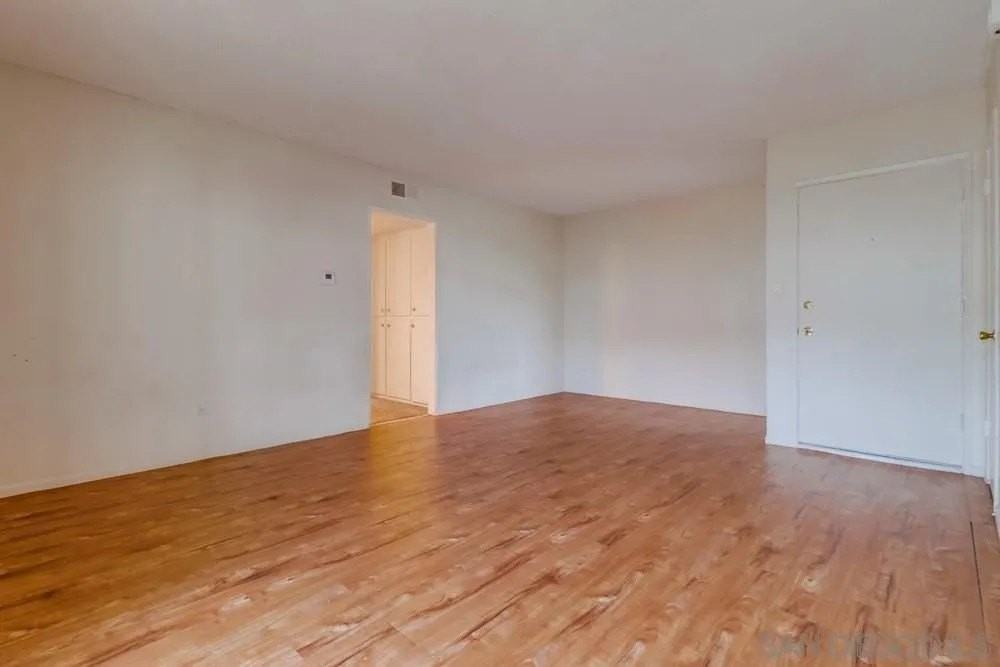 8568 Hurlbut St - Photo 6 of 18