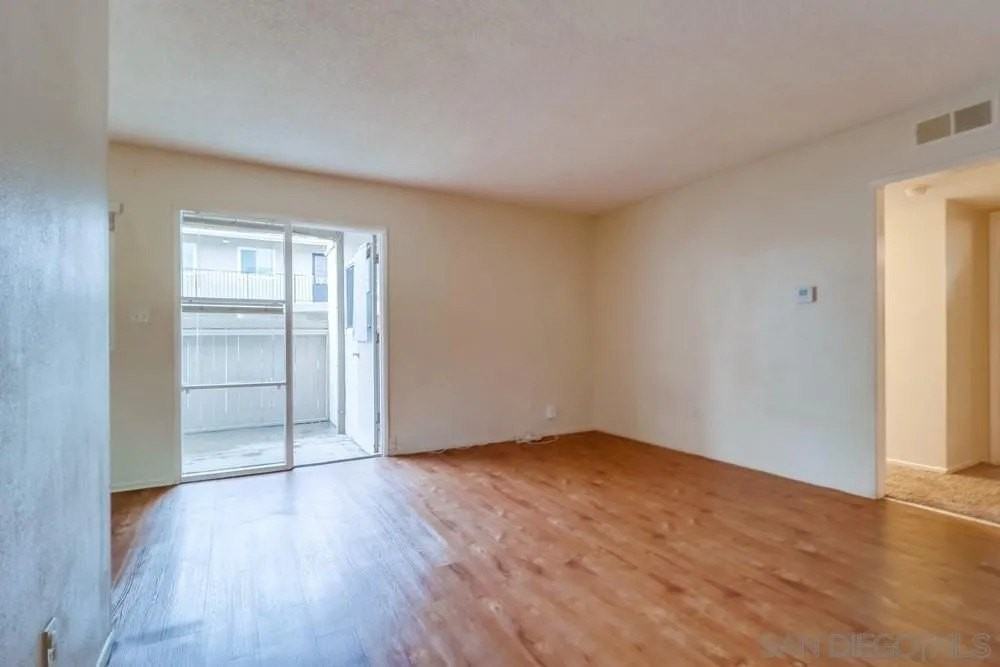 8568 Hurlbut St - Photo 7 of 18
