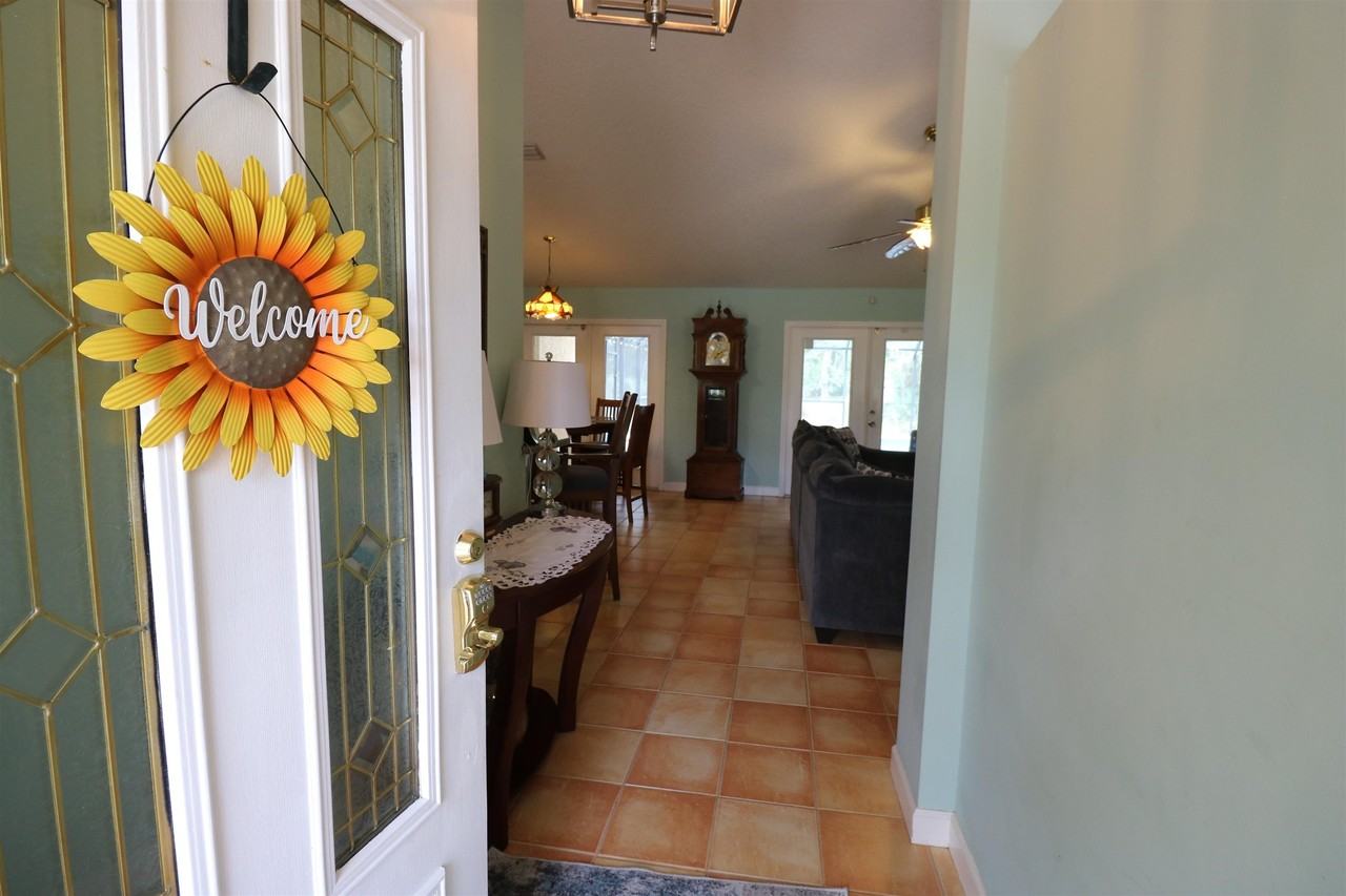 909 Colonial Dr - Photo 4 of 19