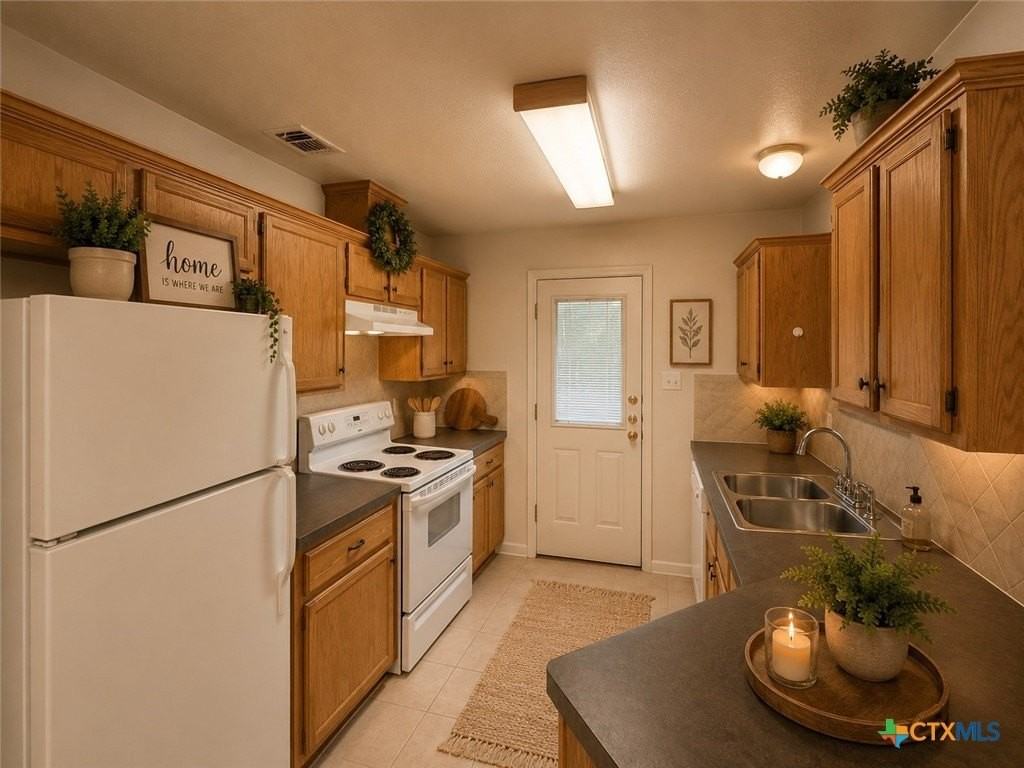 1411 Nicholas Cir #B - Photo 3 of 23