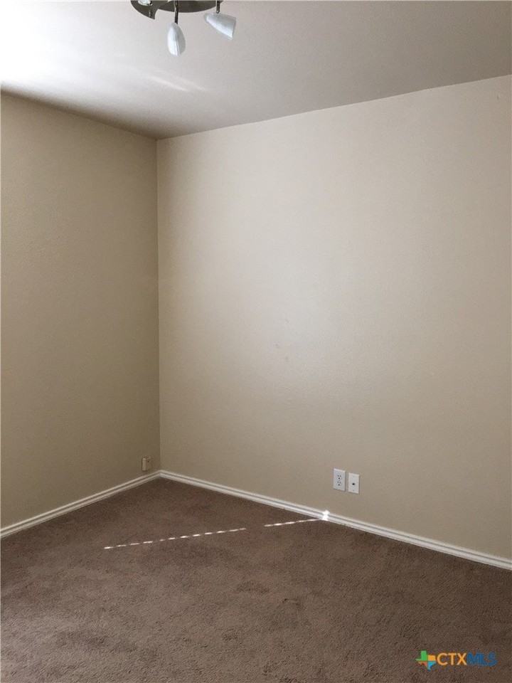 3103 Swallow Pointe - Photo 5 of 12