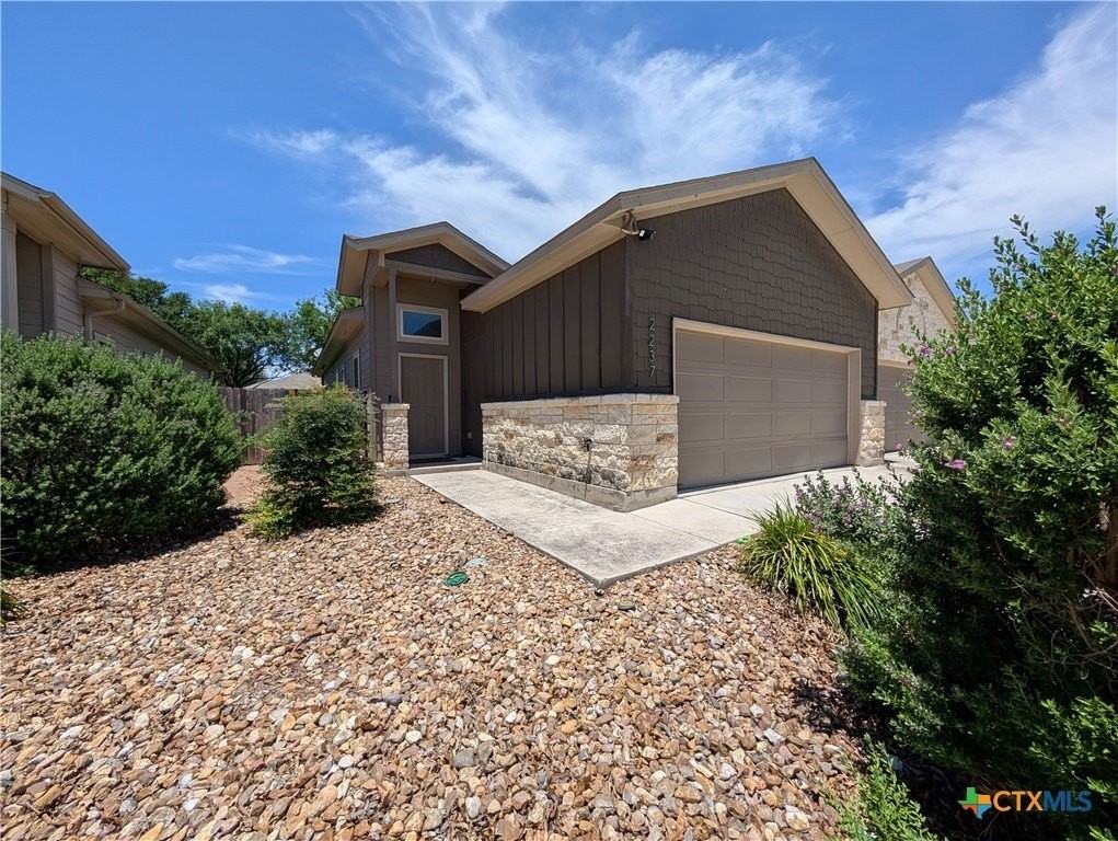 2237 Avery Vlg - Photo 2 of 26