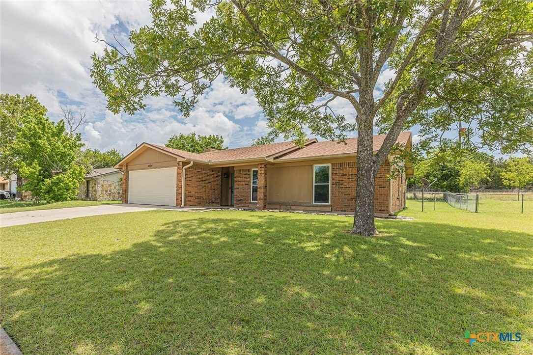 3006 Belmont Dr - Photo 3 of 43
