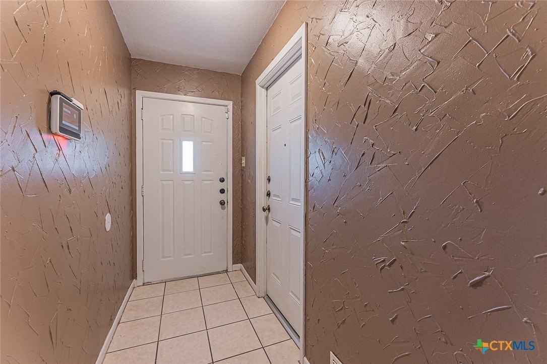 3006 Belmont Dr - Photo 4 of 43