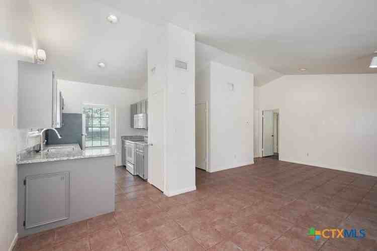 1104 Academy St - Photo 3 of 18