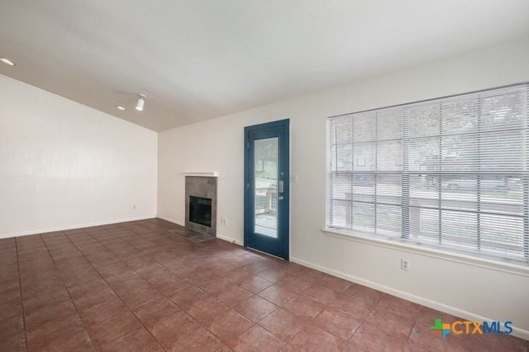 1104 Academy St - Photo 4 of 18