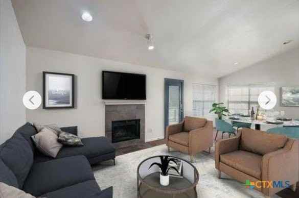 1104 Academy St - Photo 6 of 18
