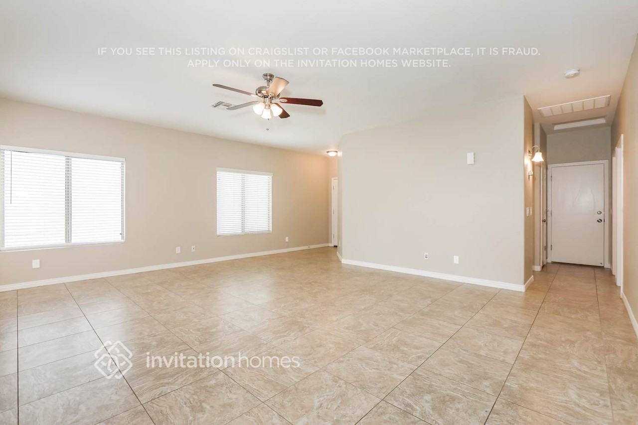 655 E Renegade Pl - Photo 4 of 17