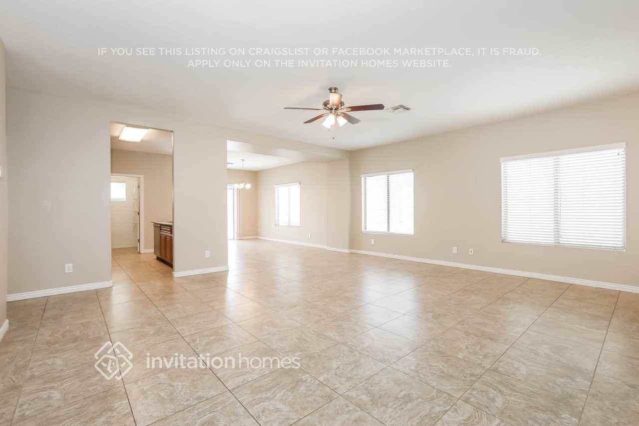 655 E Renegade Pl - Photo 5 of 17
