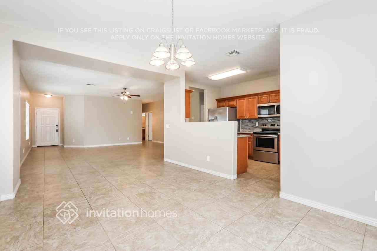 655 E Renegade Pl - Photo 6 of 17