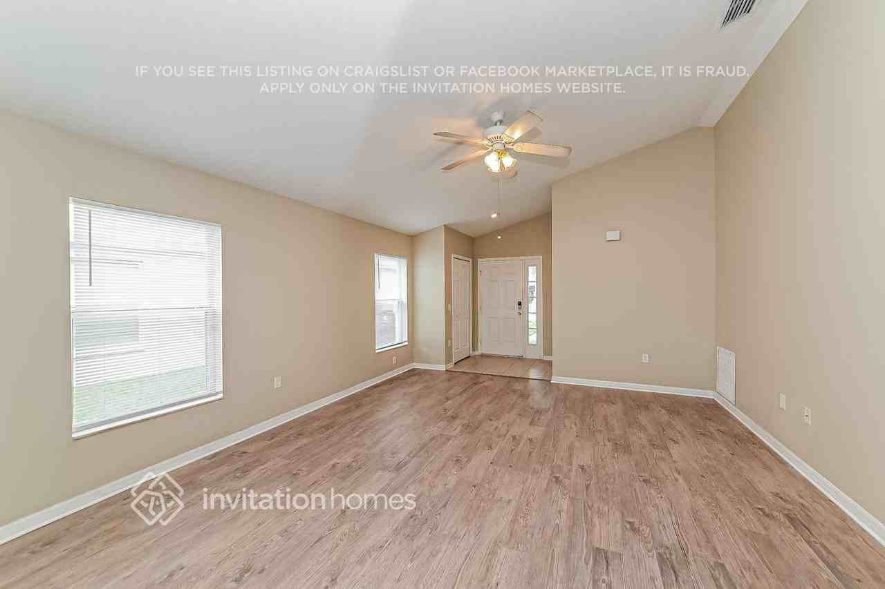 6424 Coral Creek Ct - Photo 3 of 17
