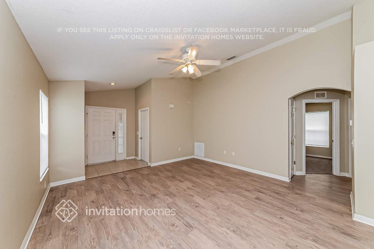 6424 Coral Creek Ct - Photo 4 of 17