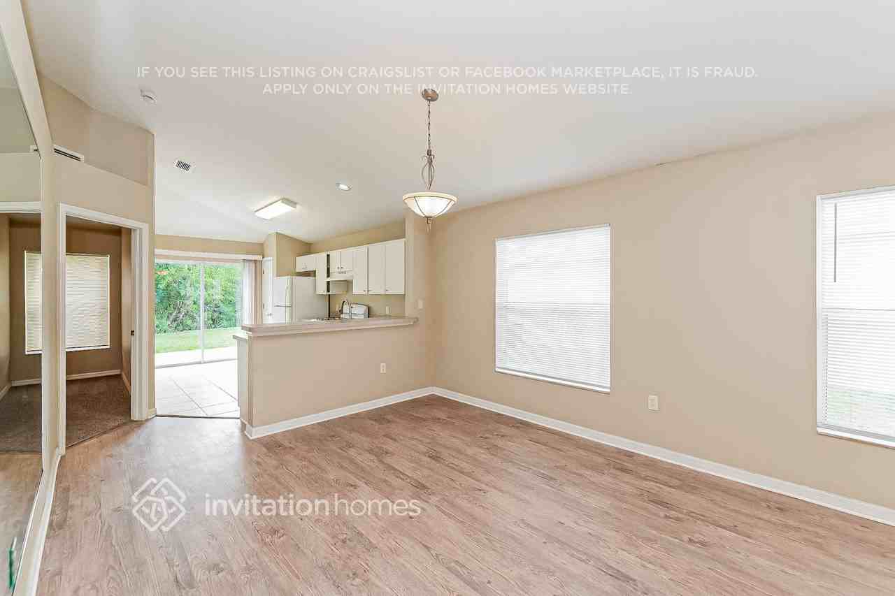 6424 Coral Creek Ct - Photo 6 of 17