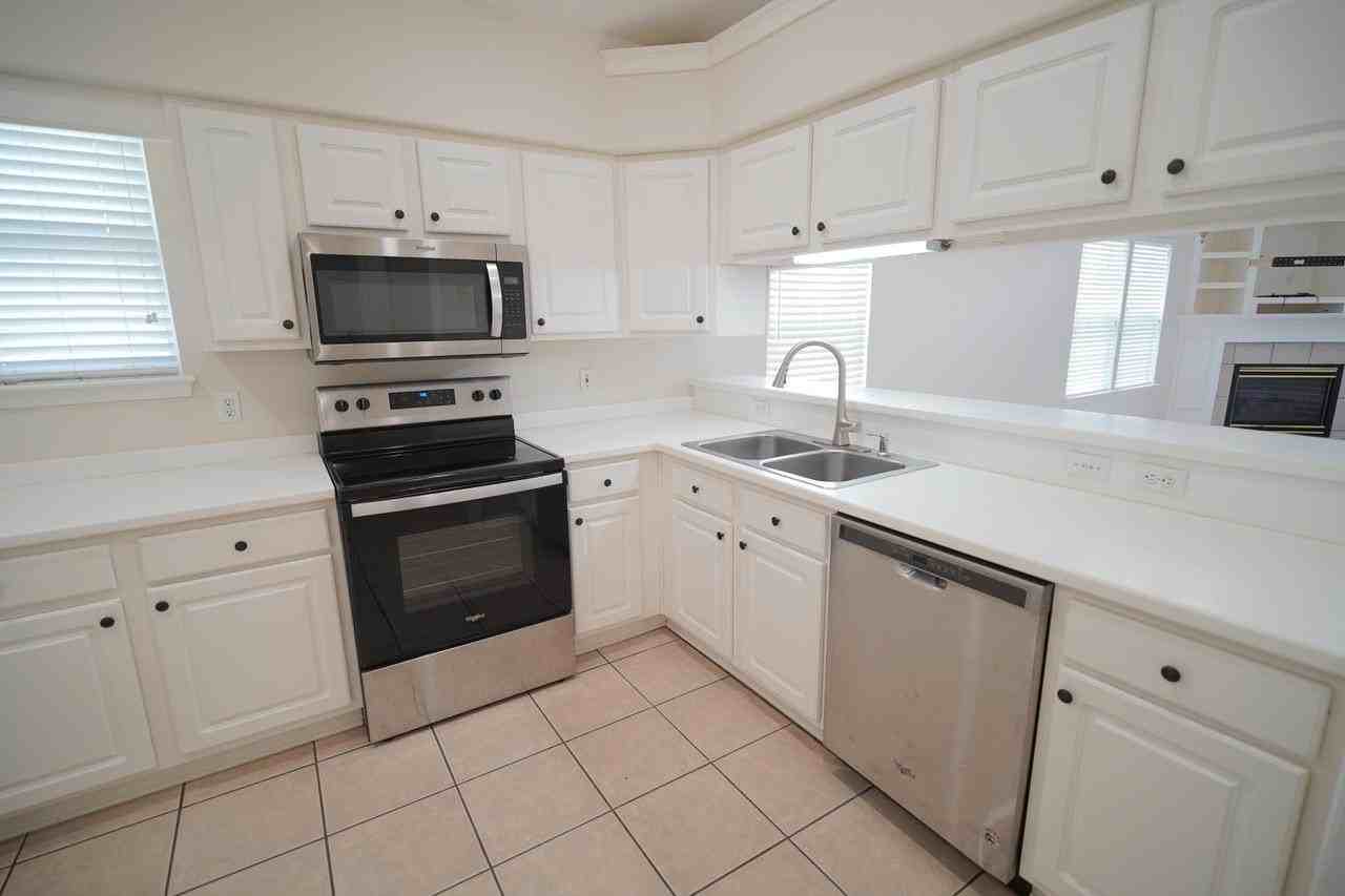 9329 Tuscany Dr - Photo 6 of 35