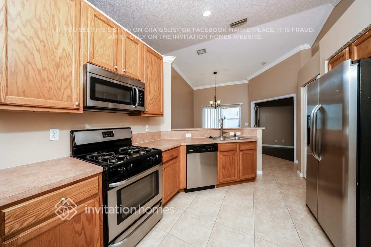 5785 Raceway Rd - Photo 6 of 18