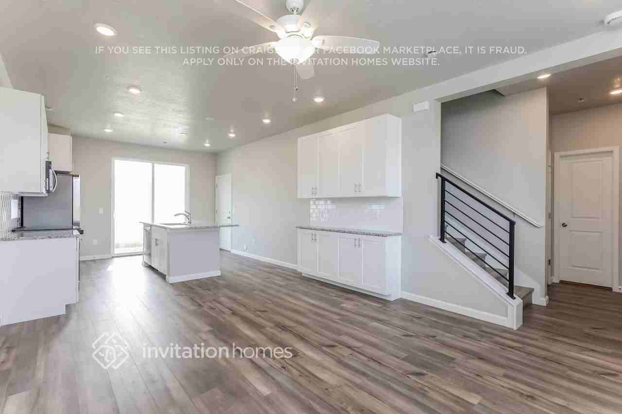 363 E Kanab St - Photo 5 of 19