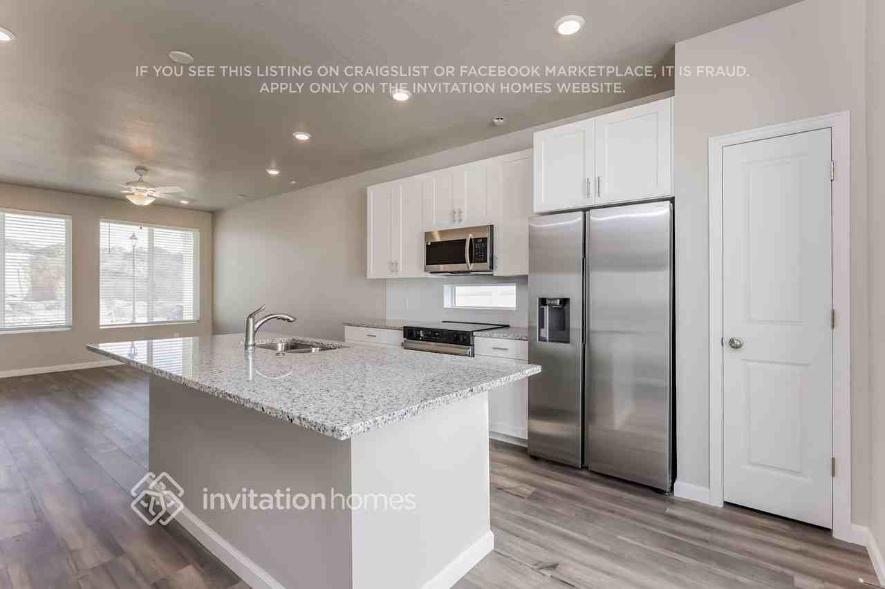 363 E Kanab St - Photo 6 of 19