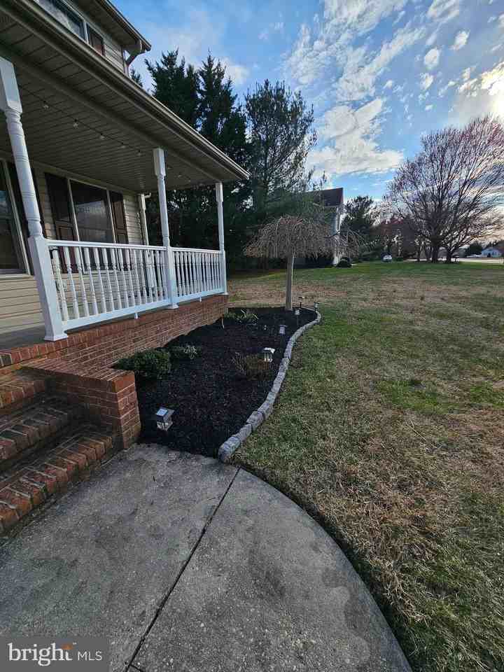 614 E Pebworth Rd - Photo 3 of 49