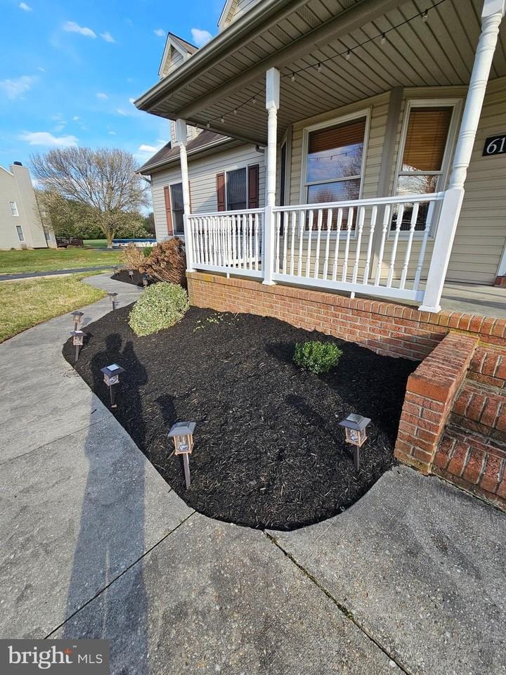 614 E Pebworth Rd - Photo 4 of 49