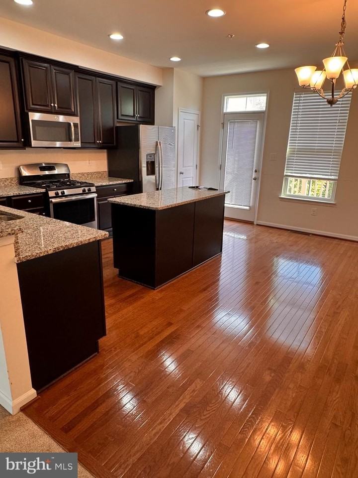 624 Ravenwood Dr - Photo 3 of 27