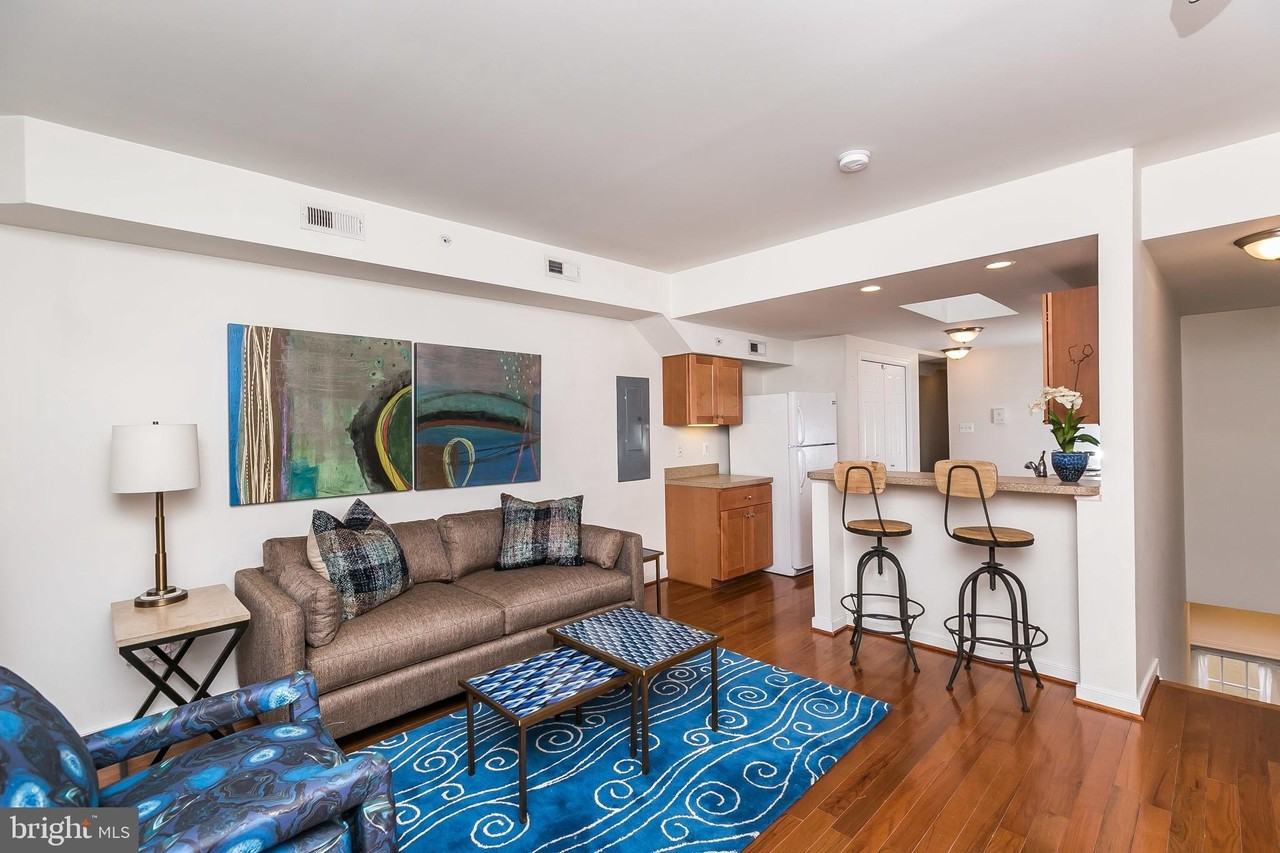 910 S Charles St #B - Photo 2 of 37