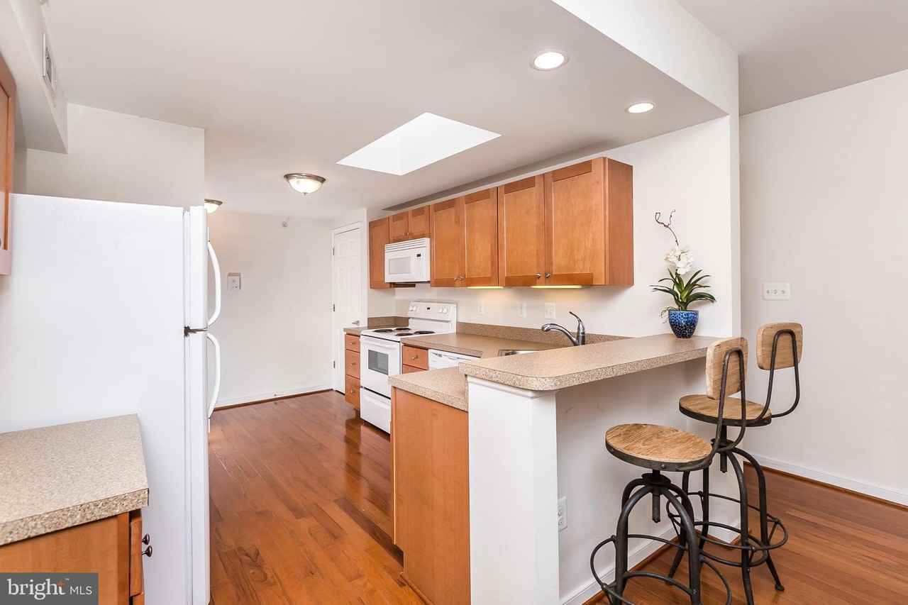 910 S Charles St #B - Photo 7 of 45