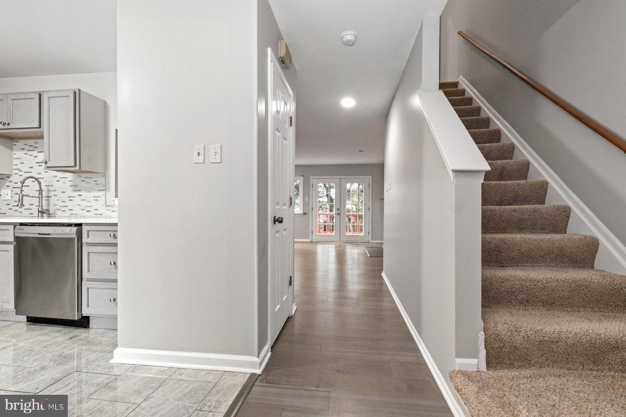54 Hamlet Dr - Photo 2 of 28