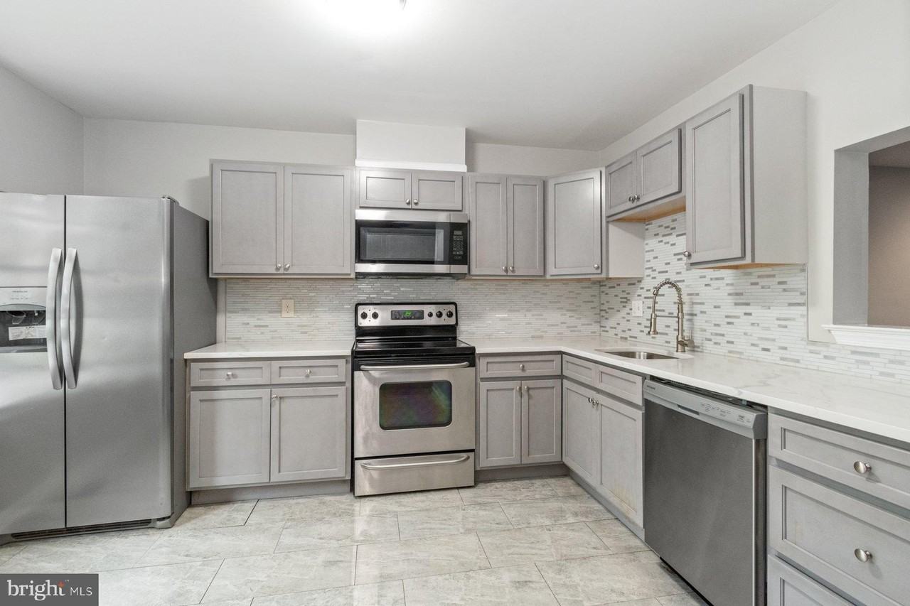 54 Hamlet Dr - Photo 3 of 28