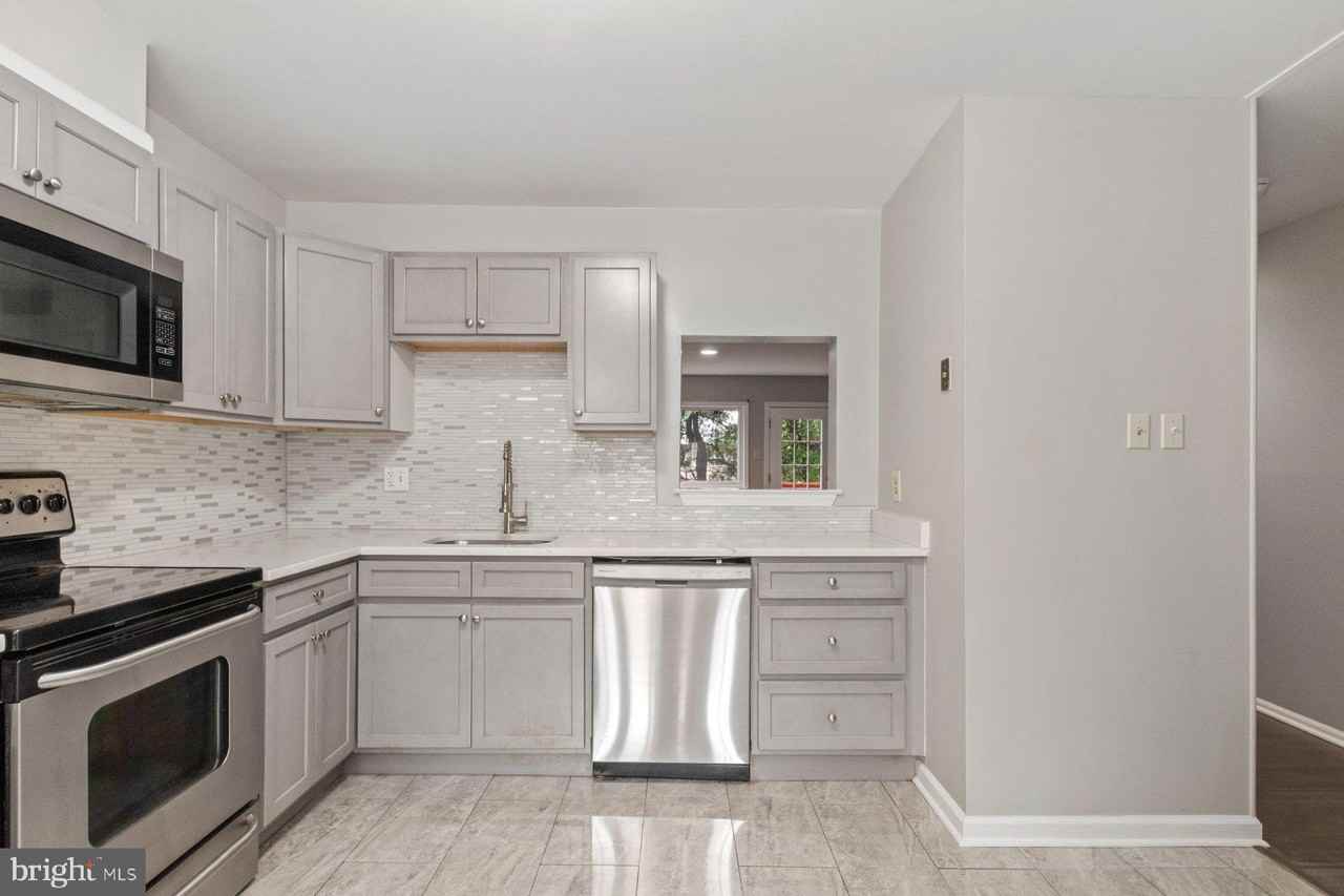 54 Hamlet Dr - Photo 5 of 28