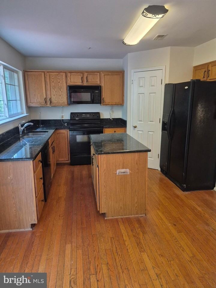 2102 Racquet Pl - Photo 4 of 25