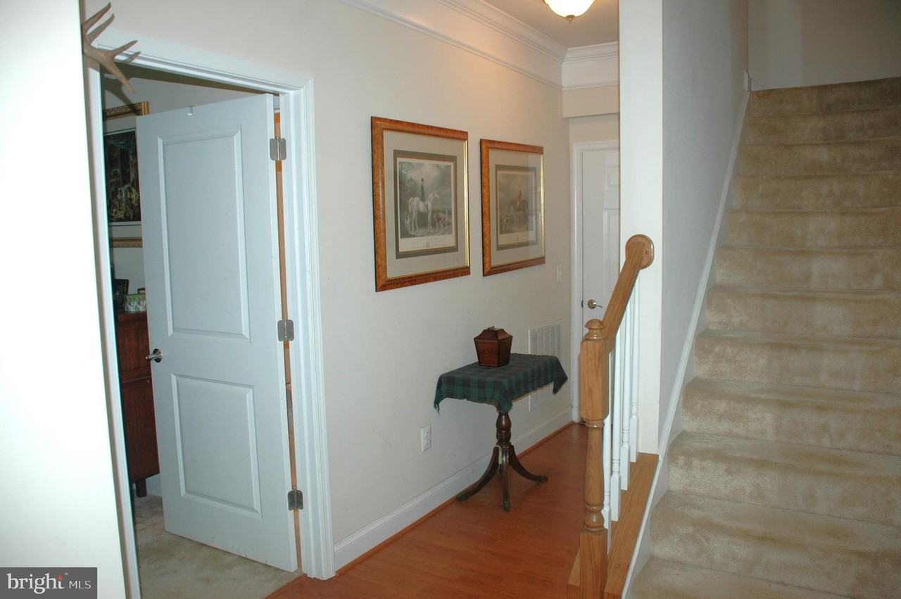 6061 Talbot Dr - Photo 4 of 30
