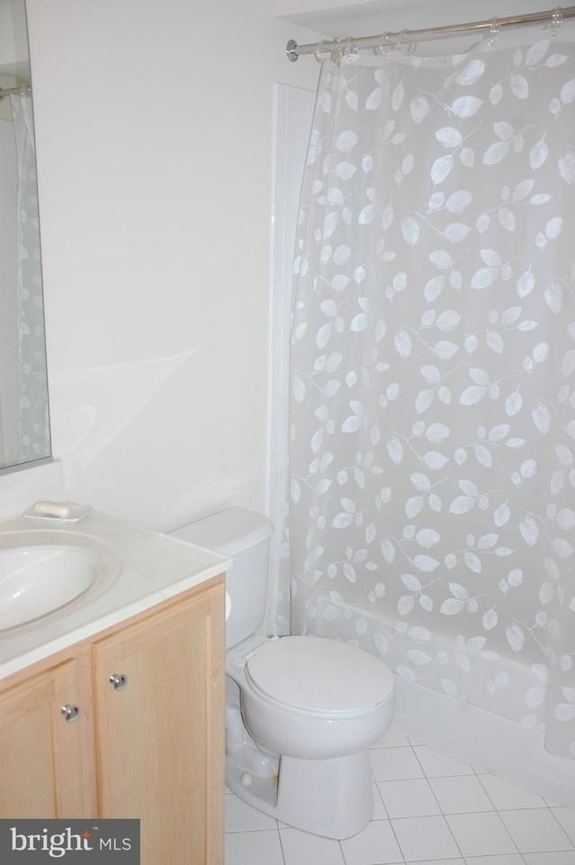 6061 Talbot Dr - Photo 6 of 30
