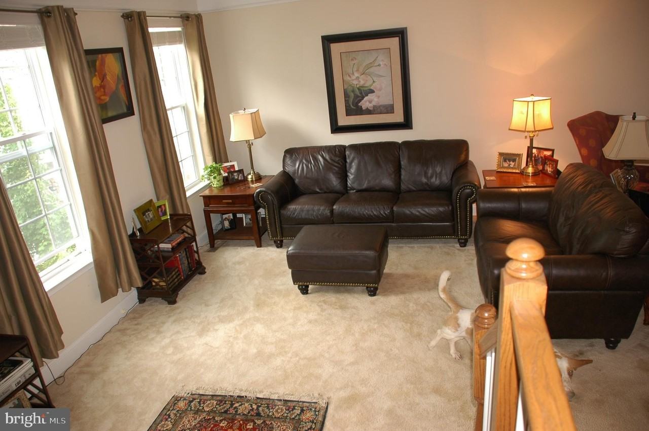 6061 Talbot Dr - Photo 7 of 30
