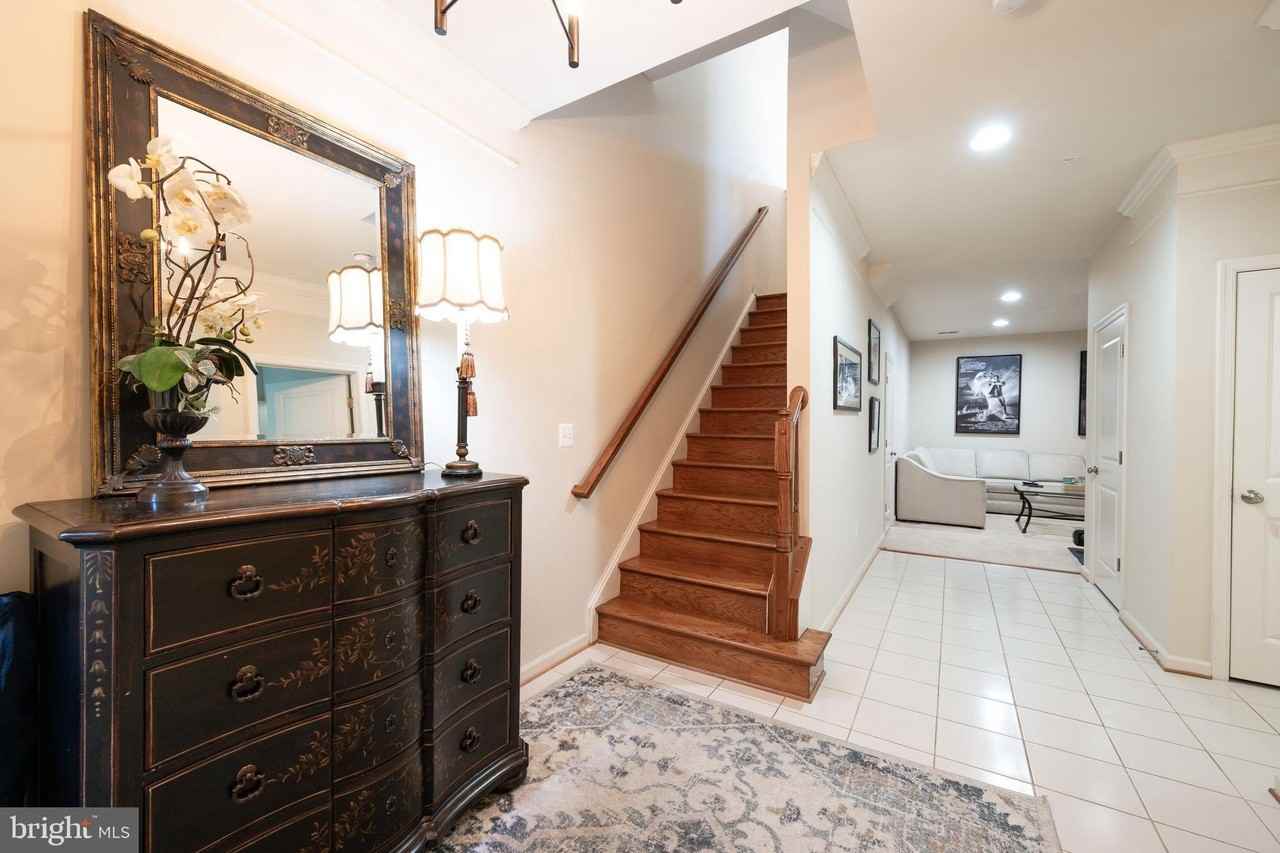 7822 Tilghman St - Photo 4 of 23