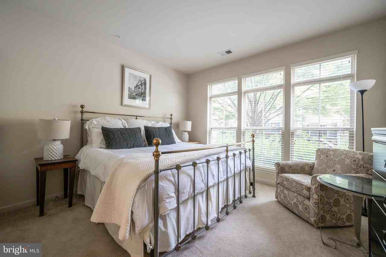 7822 Tilghman St - Photo 6 of 23