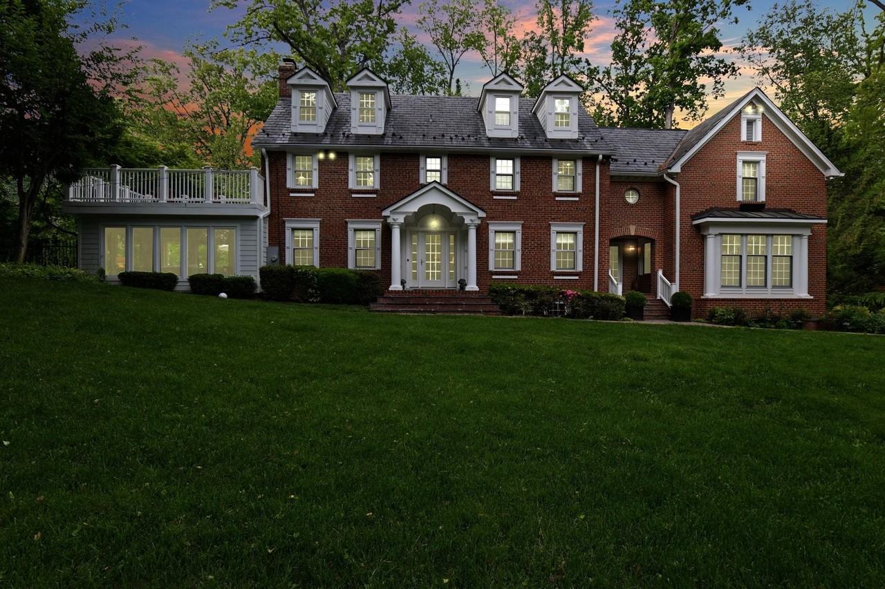 6907 Bradley Blvd - Photo 3 of 50