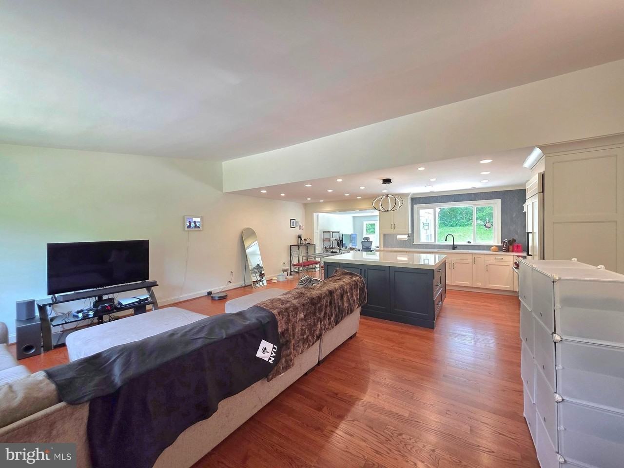 8300 Beech Tree Rd - Photo 4 of 34
