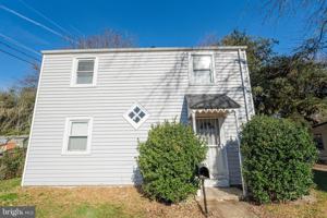 featured image of 2409 Greeley Pl
