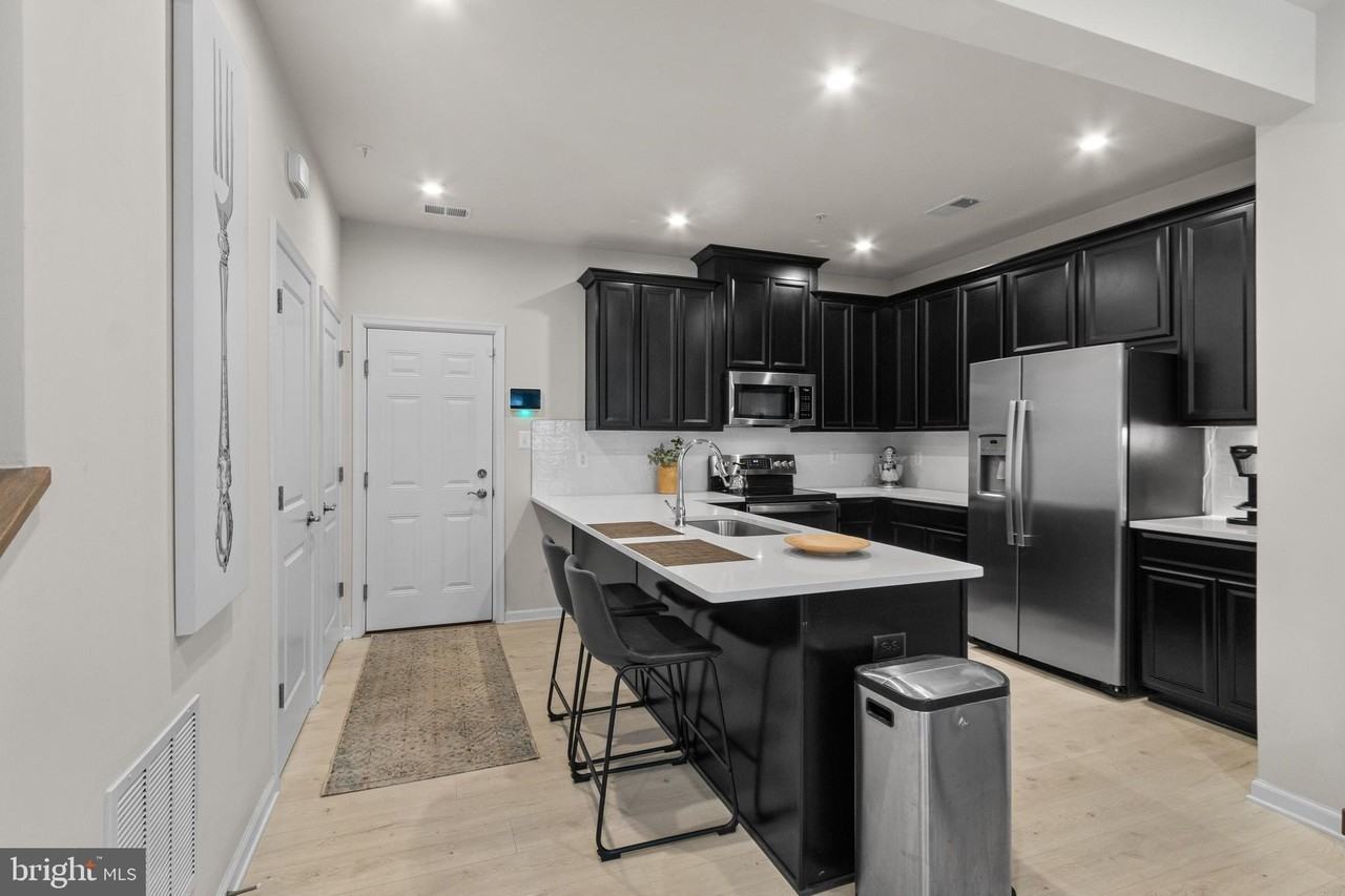 10521 Jim Lovell Ln - Photo 6 of 29