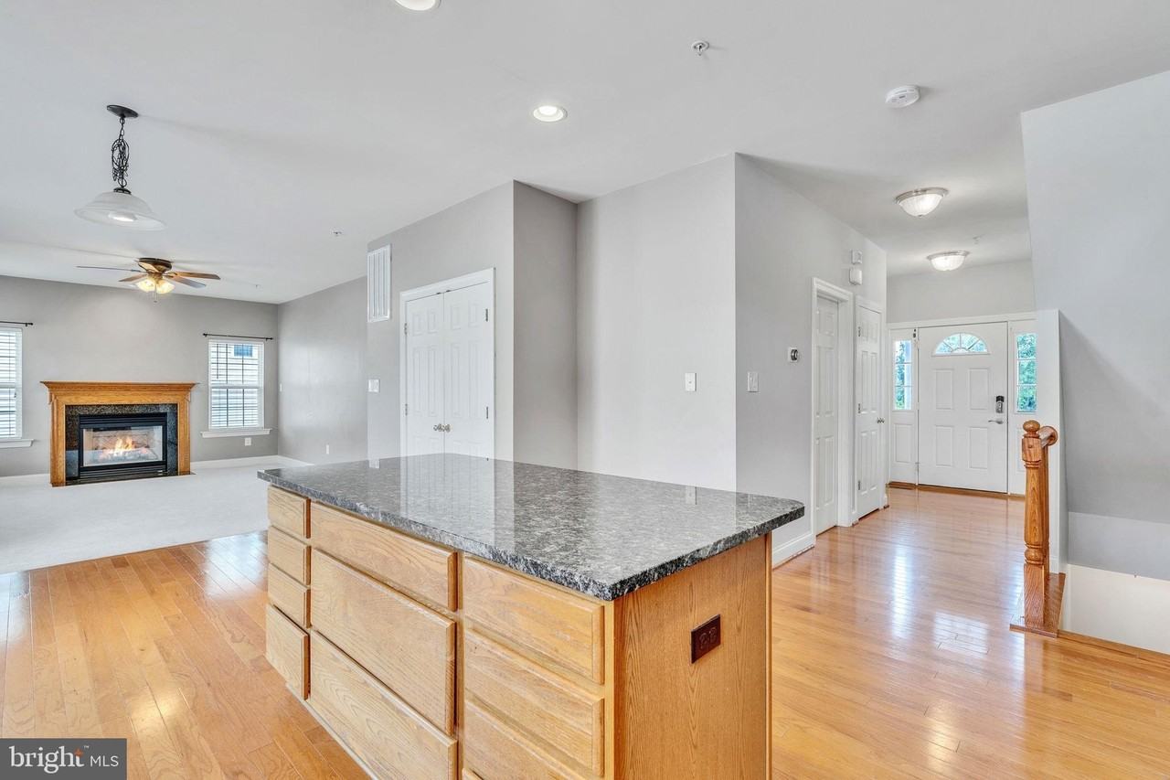 24340 Broad Creek Dr - Photo 3 of 38