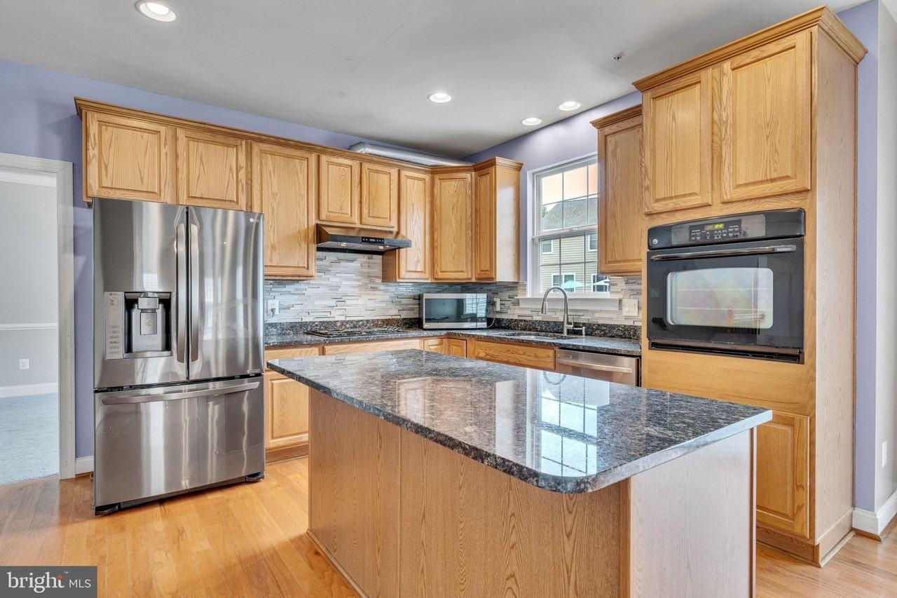 24340 Broad Creek Dr - Photo 4 of 38