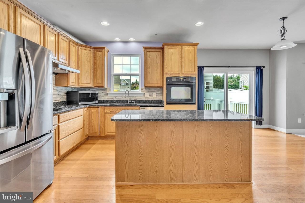 24340 Broad Creek Dr - Photo 5 of 38